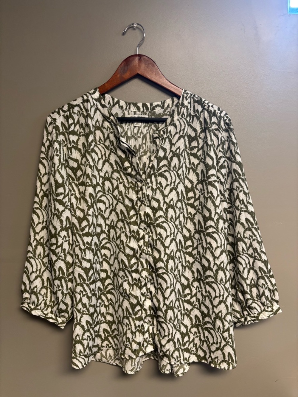 Jachs Girlfriend Olive and Cream Leaf-Print Button-Down Blouse